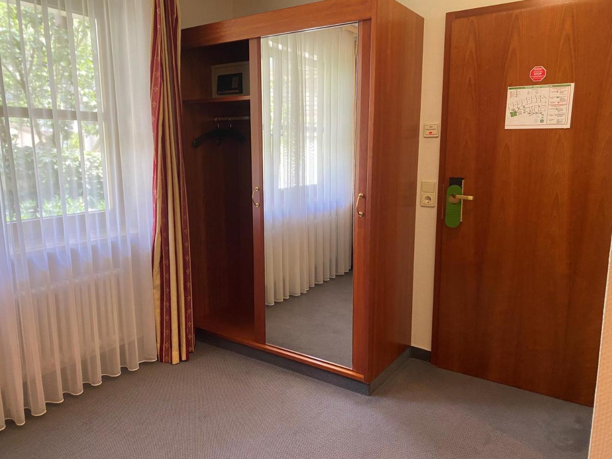 Invite Hotel Loewen Freiburg ภายนอก รูปภาพ