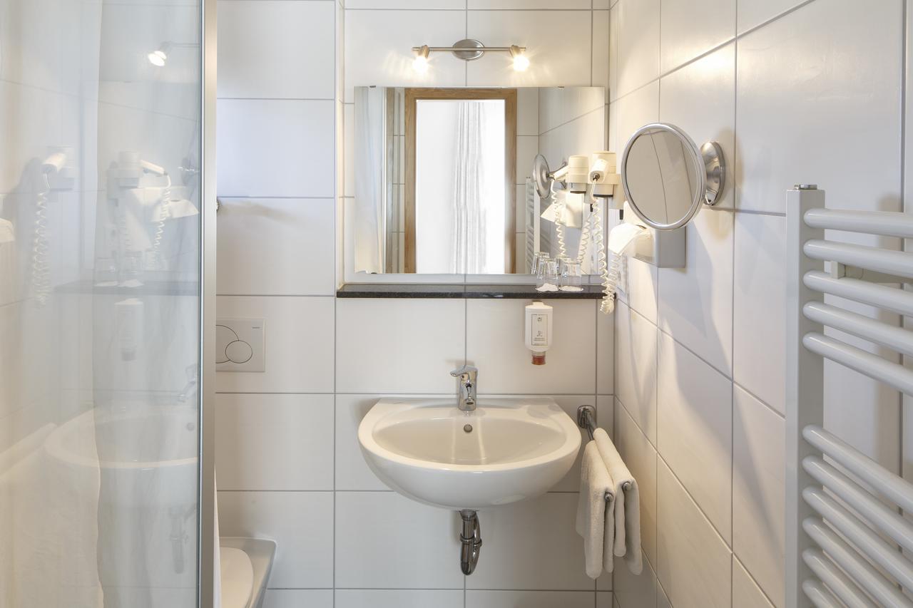 Invite Hotel Loewen Freiburg ภายนอก รูปภาพ