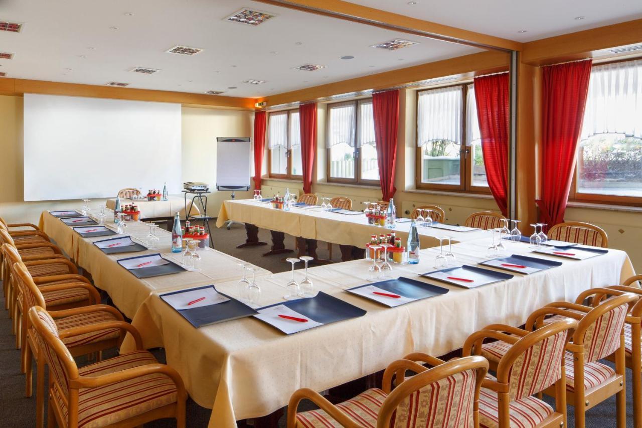Invite Hotel Loewen Freiburg ภายนอก รูปภาพ