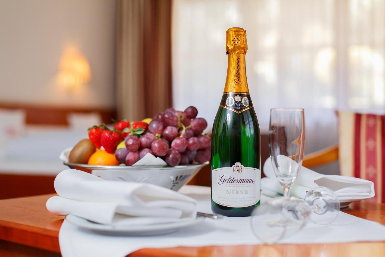 Invite Hotel Loewen Freiburg ภายนอก รูปภาพ
